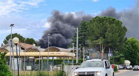 incendio manoppello scalo oggi|A fuoco fabbrica di barche, nube nera sulla città. Il sindaco:。